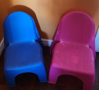Children's plastic indoor/outdoor/pink and blue chair