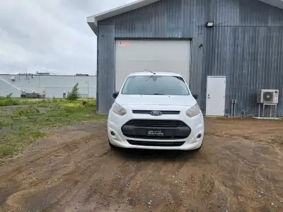 Ford transit connect xlt 2017, 1 porte coulissante et deux battantes à l'arrière. Entretien à jour,...