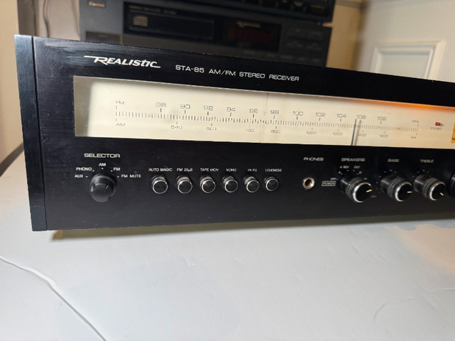 Realistic STA-85 AM/ FM Vintage Stereo Receiver Mint Japan in Stereo Systems & Home Theatre in City of Toronto - Image 3