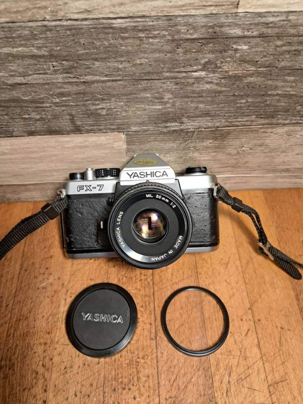 YASHICA FX-7 35mm Camera with 50mm F/2 MD lens dans Appareils photo et caméras  à Ville de Montréal