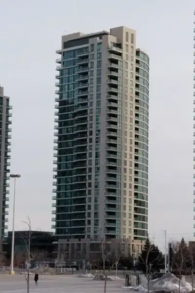 Don't Miss Out on this DEAL! Immaculately Clean 1 Bedroom Suite With 1 Parking And 1 Locker. 7th flo...