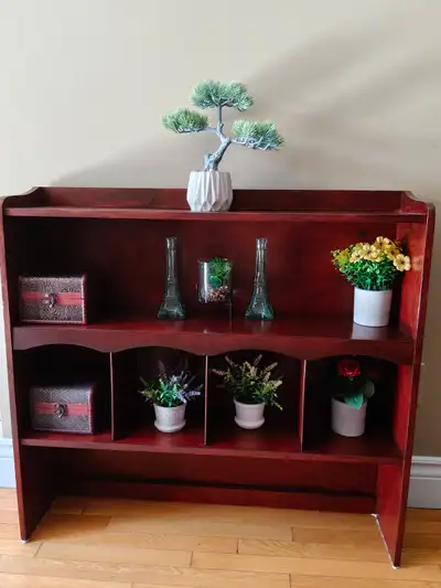 Wooden Bookcase/bookshelve//Étagère en bois décorative, View more