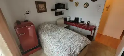 Chambre meublée à louer dans un logement calme et propre. Accès facile aux transports en commun, com...
