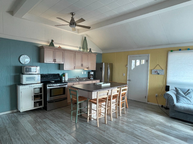 Long Point Beach Front Cottage Rental in Ontario - Image 4