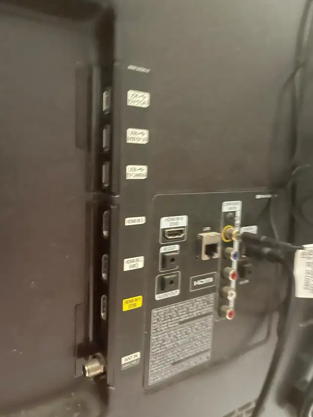 Samsung TV 55 inch  in TVs in Ottawa - Image 4