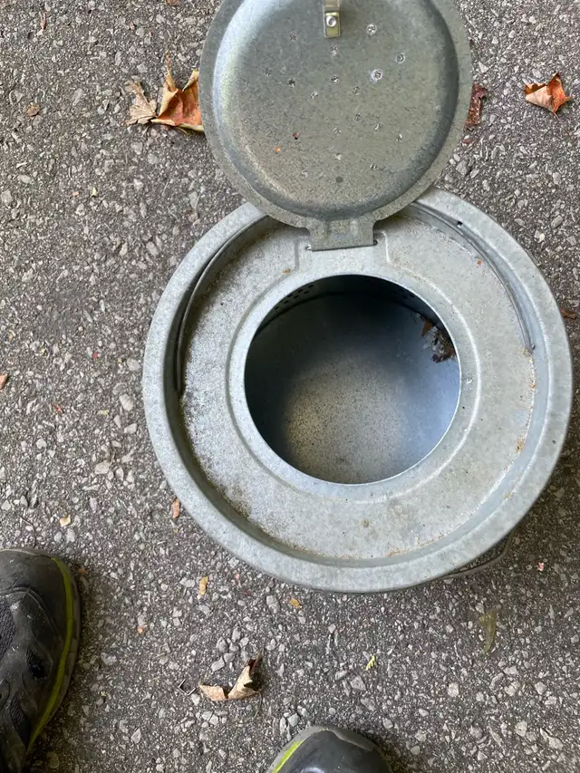 minnow bucket  in Fishing, Camping & Outdoors in Owen Sound - Image 3