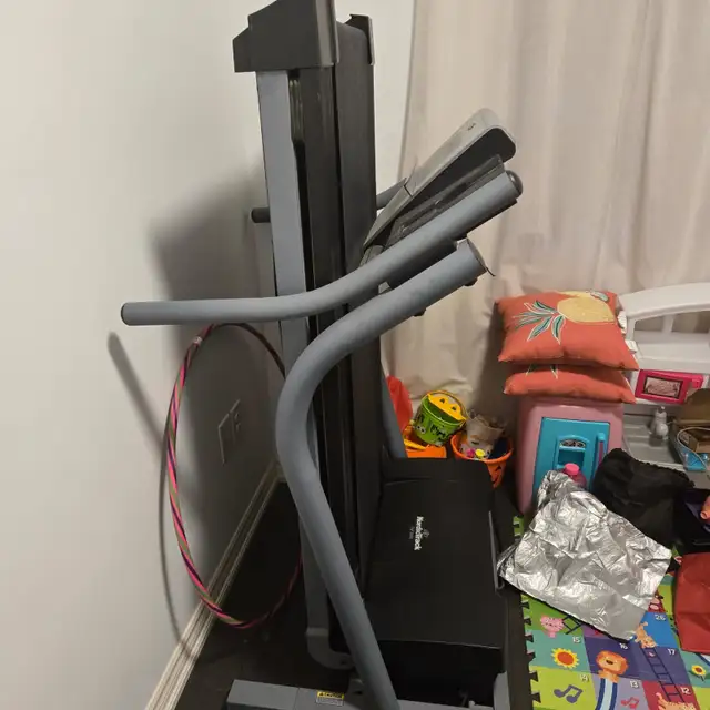 Treadmill in Exercise Equipment in Oakville / Halton Region - Image 4