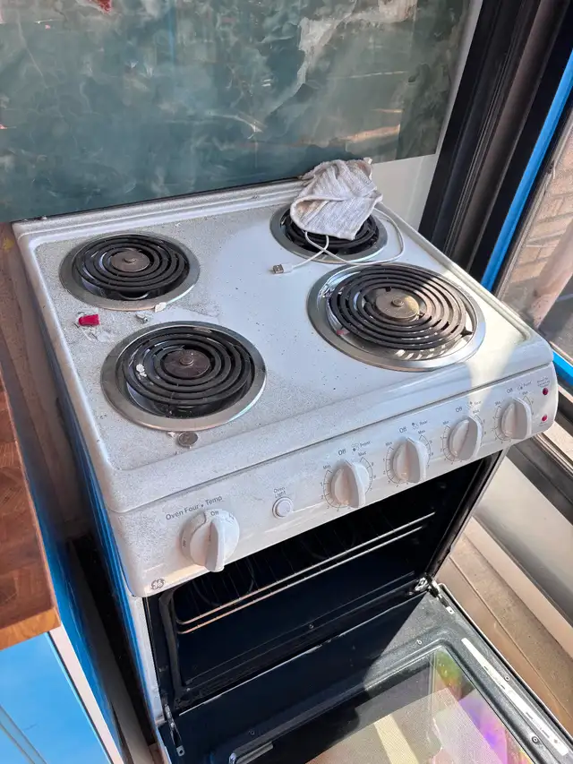 WORKING ELECTRICAL ELEMENT STOVE: PICK UP AVENUE AND DAVENPORT in Stoves, Ovens & Ranges in City of Toronto - Image 3