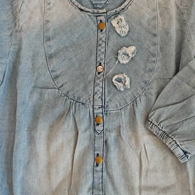 Tommy Hilfiger summer Denim Shirt in Kids & Youth in City of Toronto - Image 5