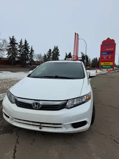 Selling a 2012 Honda Civic LX sedan with 177,000 km. Manual transmission . This car is known for its...