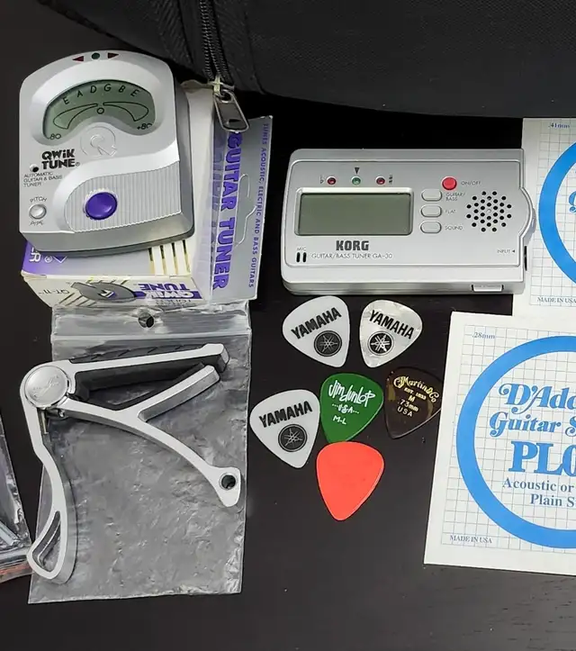 Electric Acoustic Tuner for guitars and bass + Guitar Capo in Guitars in Markham / York Region - Image 2