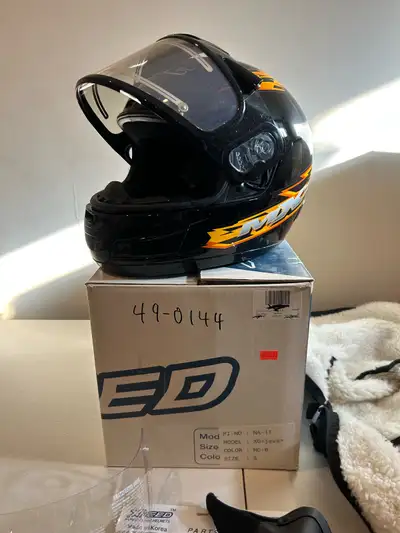 Snowmobile Helmet, adult small Cones with heated and regular visor, mouth warmer and padded carrying...
