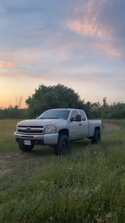Runs drives and stops good 4.8 2wd Lots of new parts
