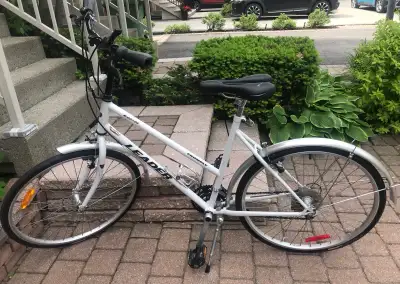 Vélo hybride LeaderCadre 19po en Cromoly comme neuf, léger, View more