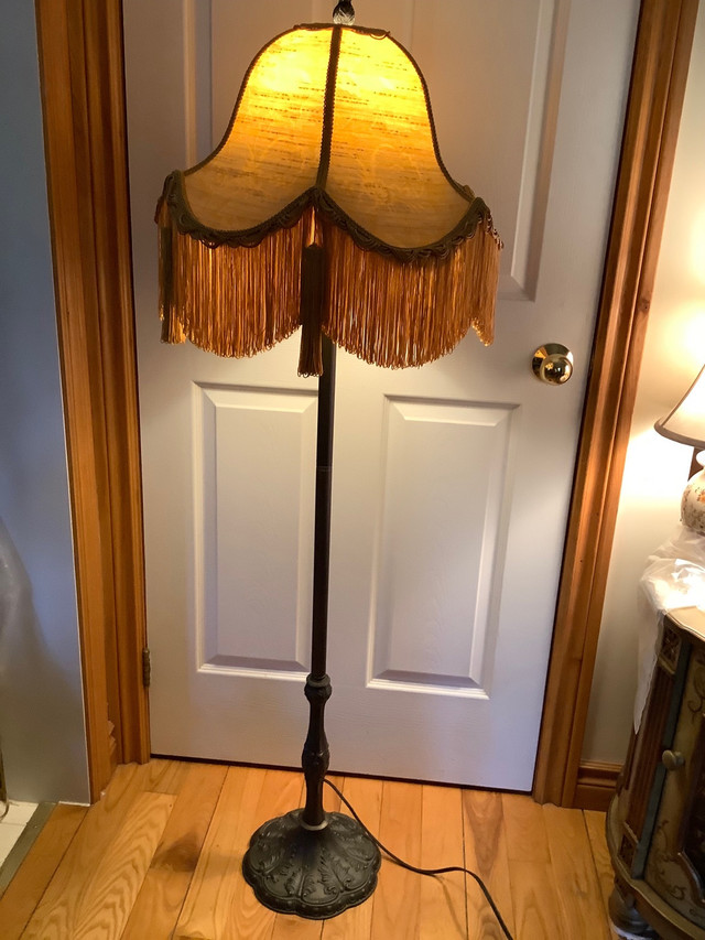 Vtg  Bronzed Metal Tri-Light Floor Lamp Antique Tassel Shade  in Indoor Lighting & Fans in Belleville