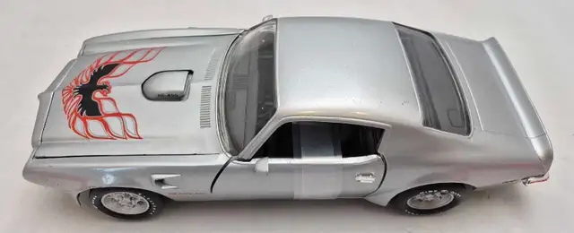 1973 Pontiac Firebird Trans Am SD 455 V8 Shaker Hood Silver 1:18 in Arts & Collectibles in Markham / York Region - Image 4