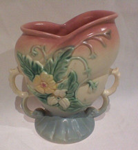 Vintage 40s Hull 'Wildflower' fish mouth vase