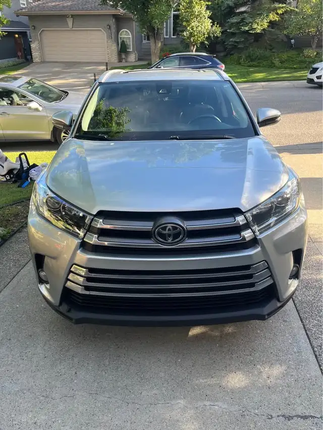 2017 Toyota Highlander XLE AWD, 8 Seater, 156,860 km