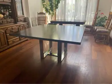 Dining room table, included 6 white chairs in Dining Tables & Sets in Laval / North Shore - Image 3