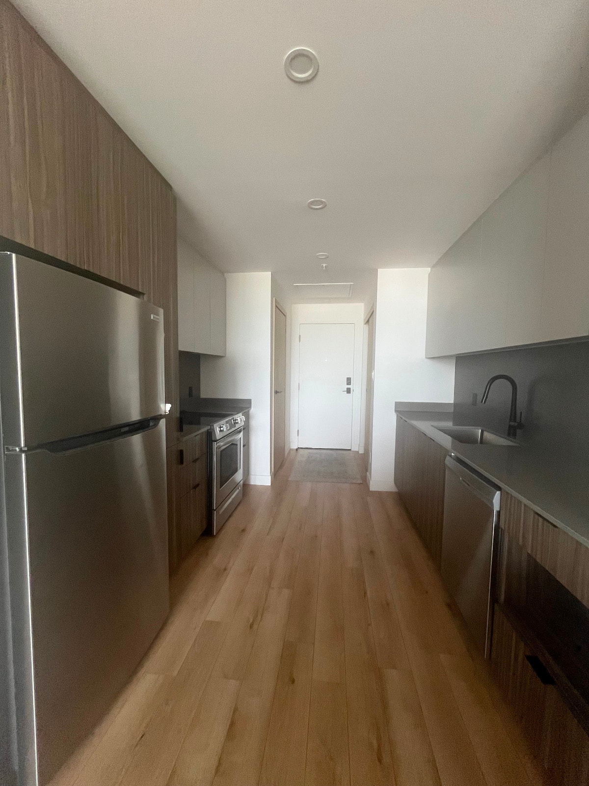 Lease Transfer from Sept 1 - 3 1/2 Montreal Condo — photo 2