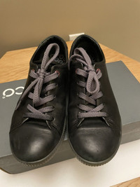 Ecco black leather sneaker 