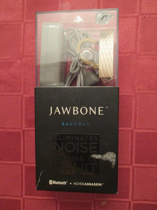 Jawbone  Noise Assasin Stunning earpiece headset -- New in Cell Phone Accessories in Markham / York Region - Image 3