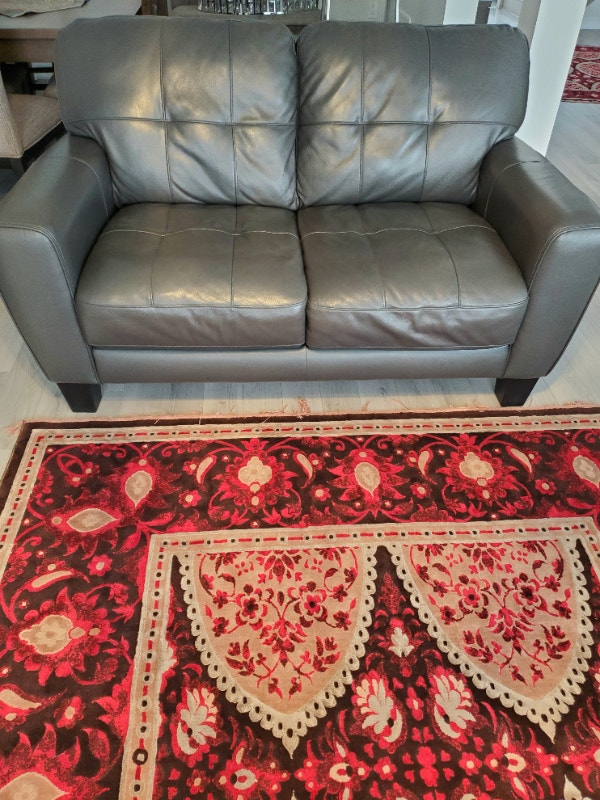 6 seater sofa set, genuine leather ,in mint condition Couches