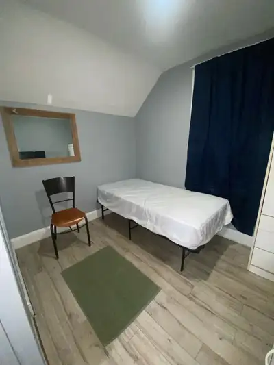 ROOM FOR RENT – Quiet Home • Mature Tenants Preferred • ODSP Welcome Located in the Albert and Olive...