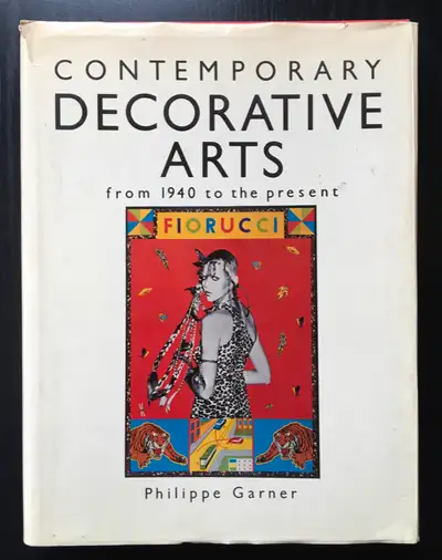 Contemporary Decorative Arts from 1940 to the Present (livre)