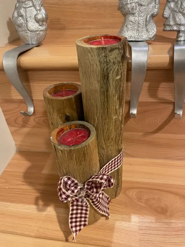 Christmas Decorations - centrepiece, stocking holders, candles in Home Décor & Accents in Edmonton - Image 6