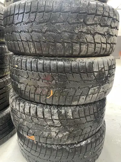 4 x pneus d hiver 205/55R16 avec jantes d’acier pour 250$ NON NÉGOCIABLE 514 983-1441