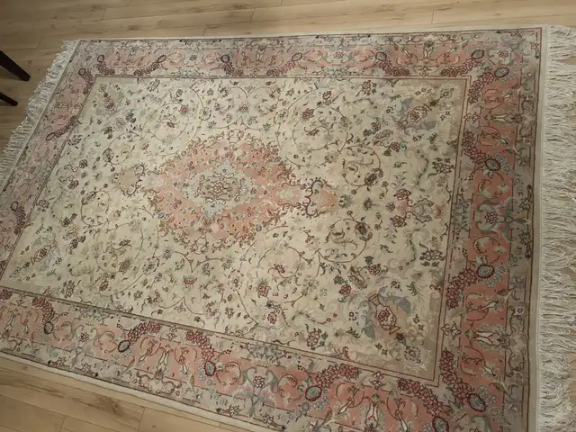 Persian Tabriz rug for sale in Rugs, Carpets & Runners in Markham / York Region - Image 2