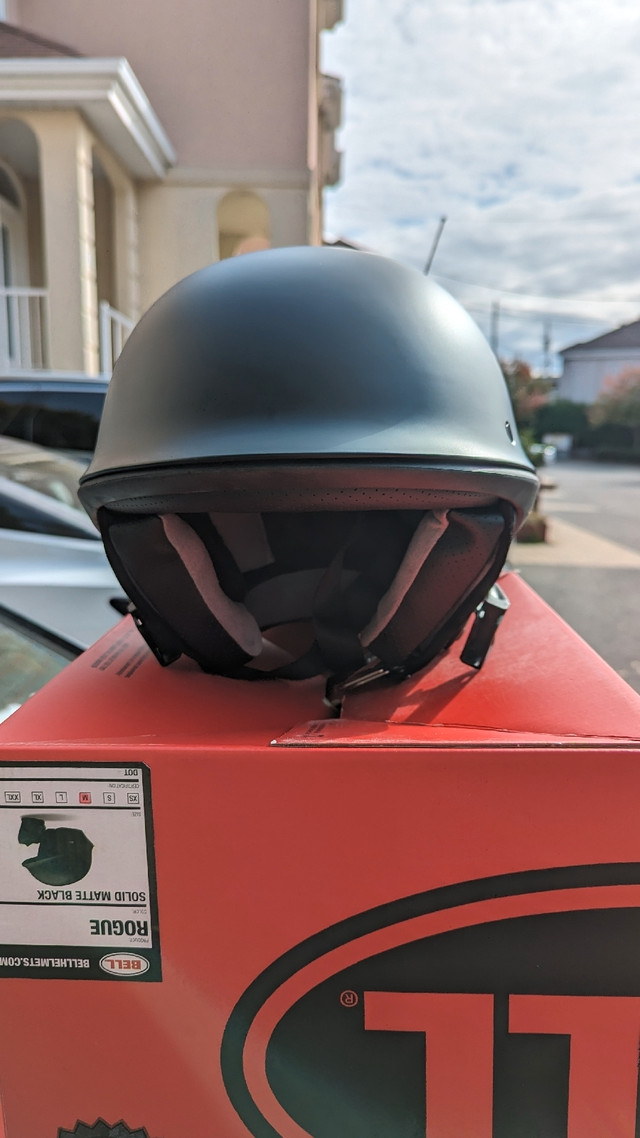 Rogue motorcycle helmet dans Pièces et accessoires pour motos  à Ouest de l’Île - Image 4