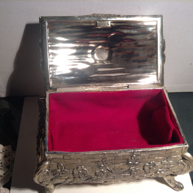 Antique Art Nouveau Cast Metal Jewelry Trinket Box Casket in Arts & Collectibles in Vancouver - Image 4
