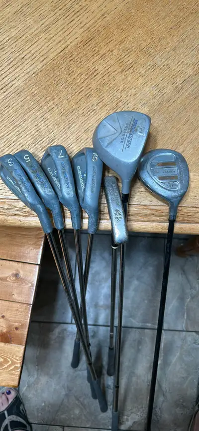 Starter set of golf clubs - right, View more