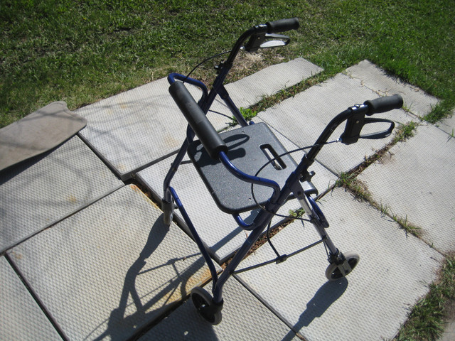 walker with seat and breaks in Health & Special Needs in Winnipeg - Image 2