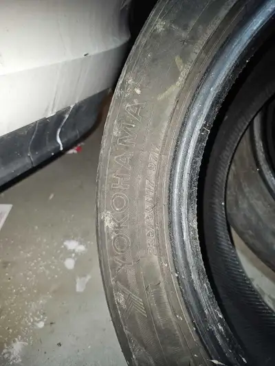Pair of Yokohama all season tires thread is 80% Asking $ 130 4037971904