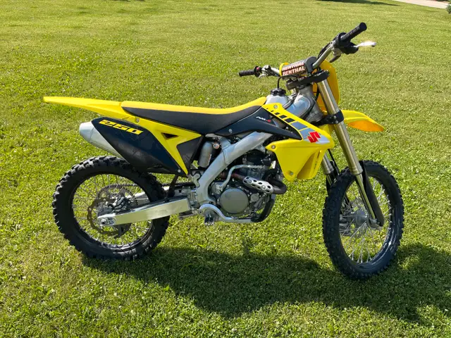 2017 Suzuki RM-Z 250 in Dirt Bikes & Motocross in Winnipeg - Image 4