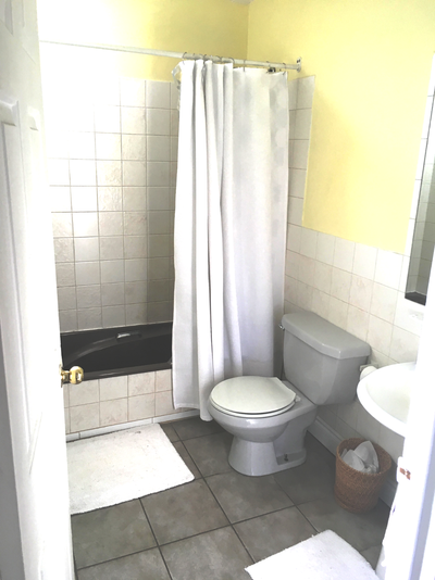 Quiet Country living, close to town Paved, serviced,road/ very low traffic. One huge bedroom, plus d...