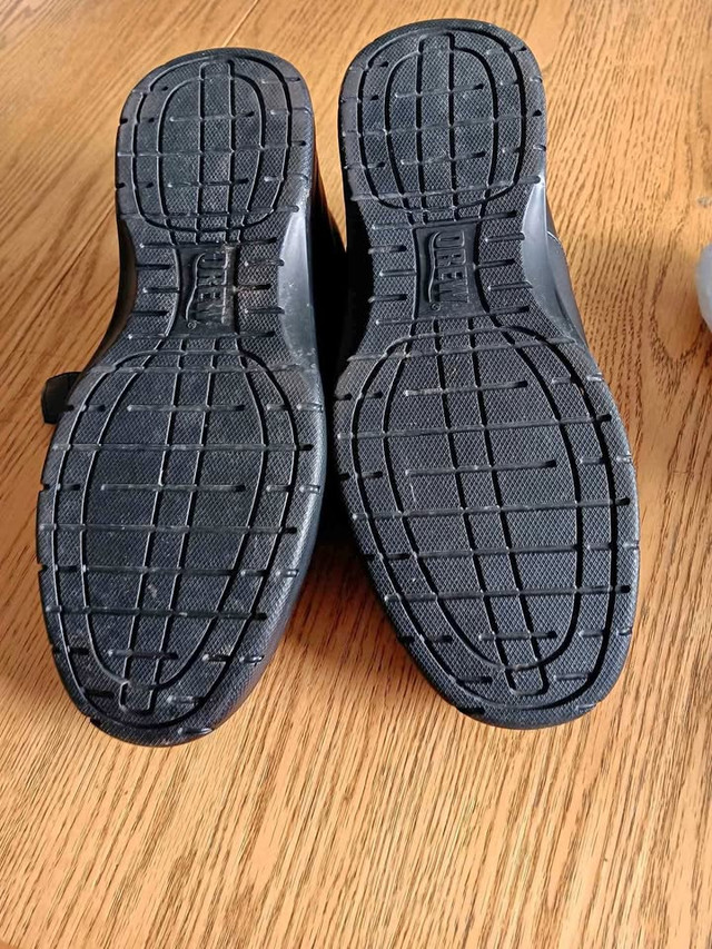 Souliers orthopédiques Drew, avec velcro, utilisé juste 1 fois. dans Santé et besoins spéciaux  à Ville de Montréal - Image 3