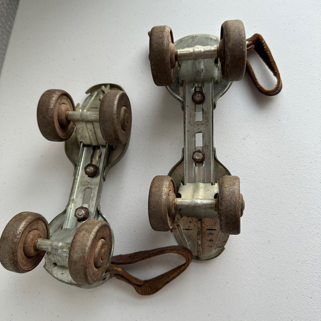 Vintage Dominion Roller Skates, for attachment to shoe in Skates & Blades in London - Image 4