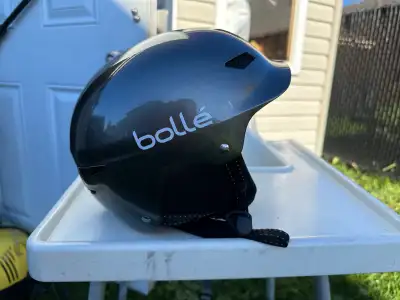 Casque presque jamais utilisé. Fait pour un enfant entre 3-7 ans.