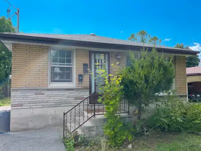 *TRENT STUDENTS* ROOM AVAILABLE NOW In Prime North End Location