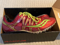 Saucony Racing Showdown Unisex Running Spikes: Red/Green