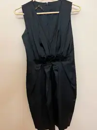 Superbe robe cocktail noire, un classique indémodable