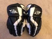 Assorted Men's Youth and SR Hockey Gloves Size 12-15