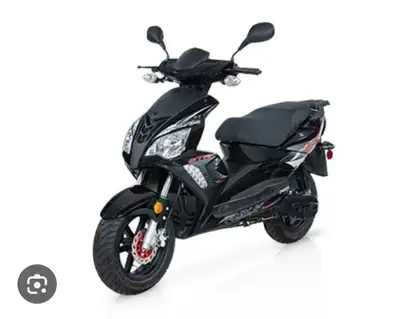 Scooter Adly GTA 50 noir 2023 presque neuf utilisé 2 étés de façon limitée. Excellente condition ent...