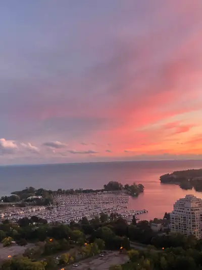 Luxury Condo with breathtaking water views of lake Ontario. In beautiful Humber / mimico area. One b...