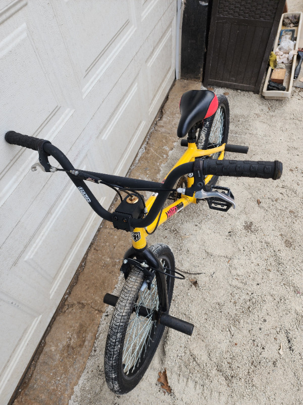 BMX Bike Haro 20'' Wheel bicycle yellow in BMX in Oakville / Halton Region - Image 4