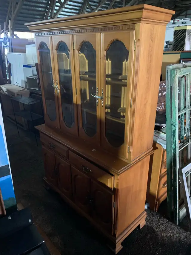 beautiful Vintage Hutch in Hutches & Display Cabinets in Ottawa - Image 2